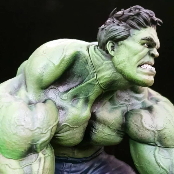 3d printed hulk statue with surprise inside