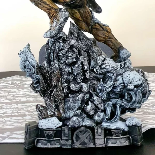 high detail sabertooth vs wolverine statue for fans