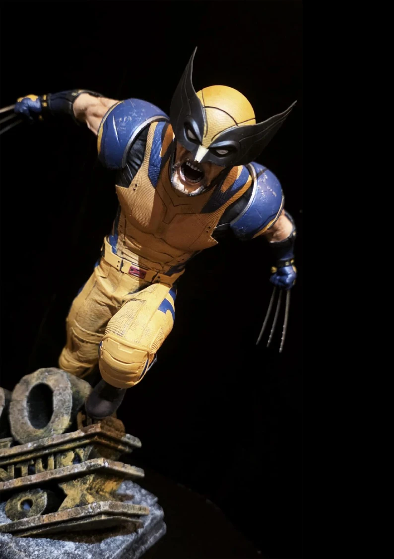fragile wolverine statue adamantium claws display